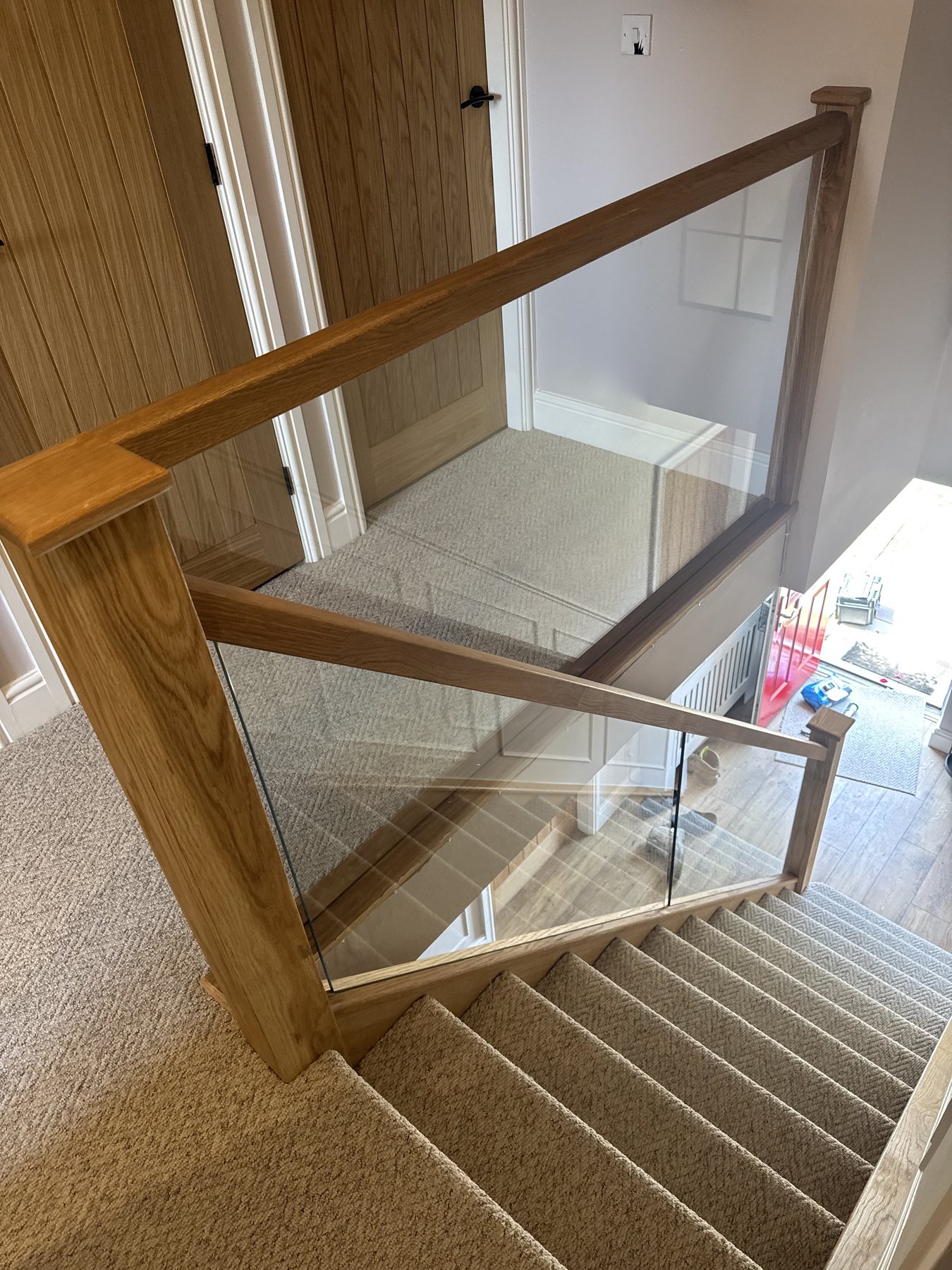 Glass balustrade corner detail